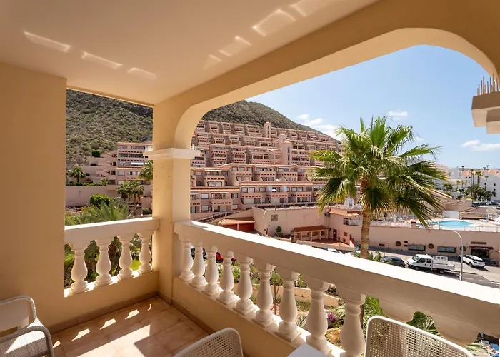 Castle Harbour With Heated Pool *