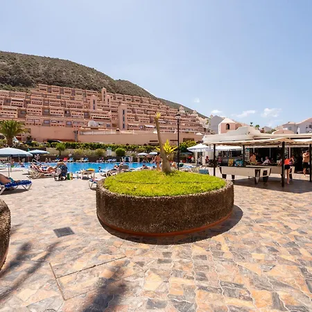 Castle Harbour With Heated Pool Апартаменты *